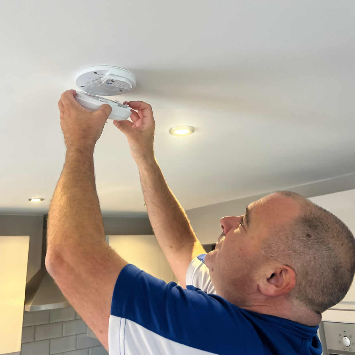 Local smoke alarm installer covering Bridgend